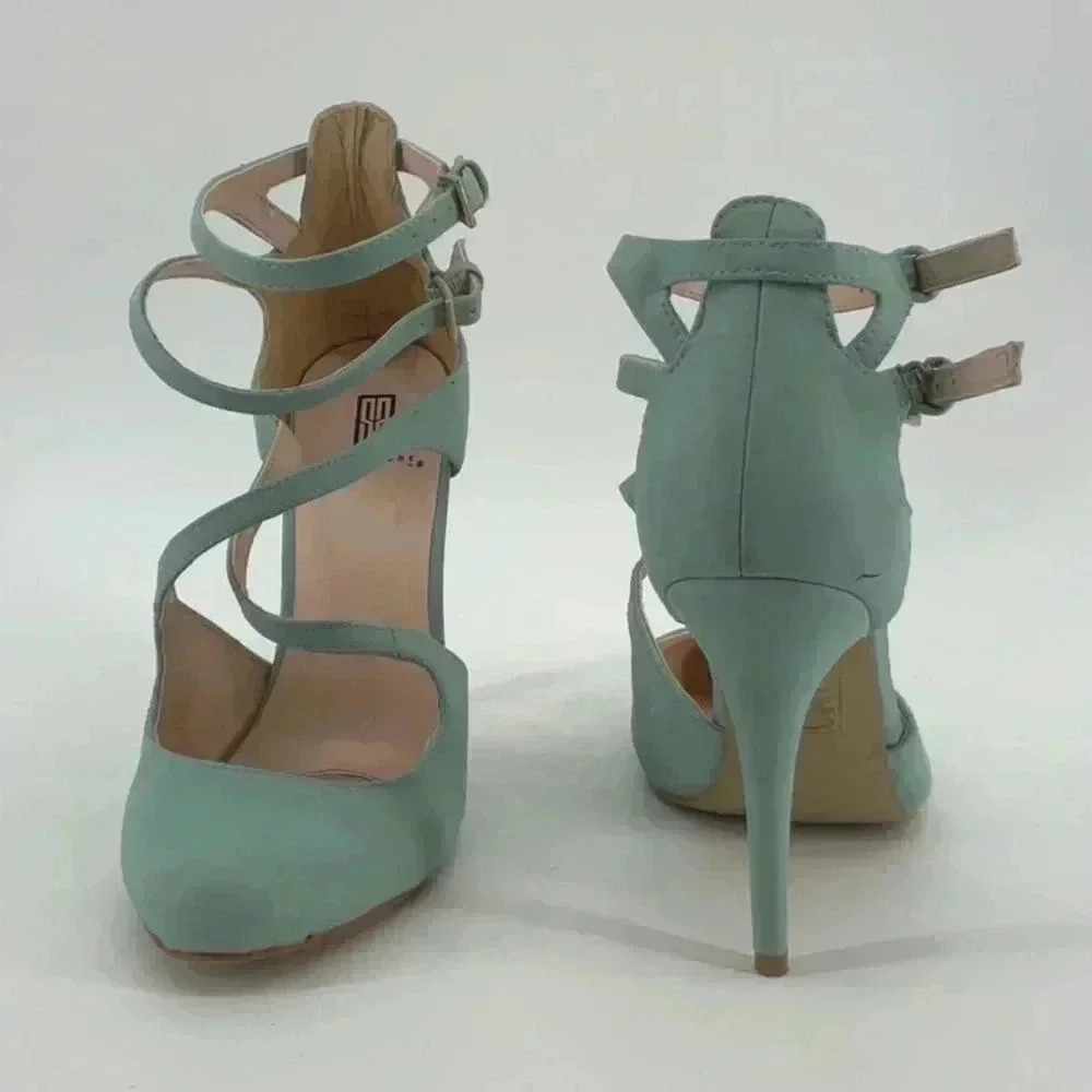 SIGNATURE  SHOES HEELS